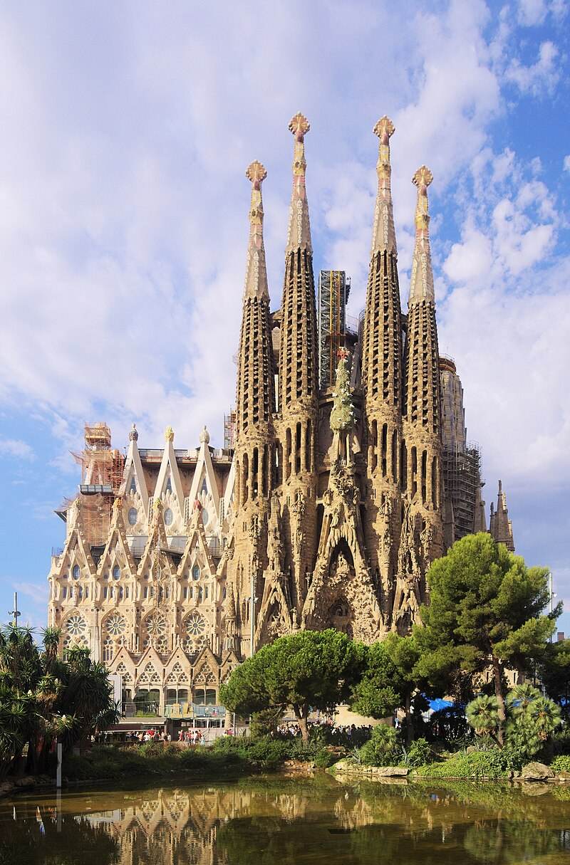 Sagrada Familia din Barcelona a devenit cea mai înaltă biserică din lume